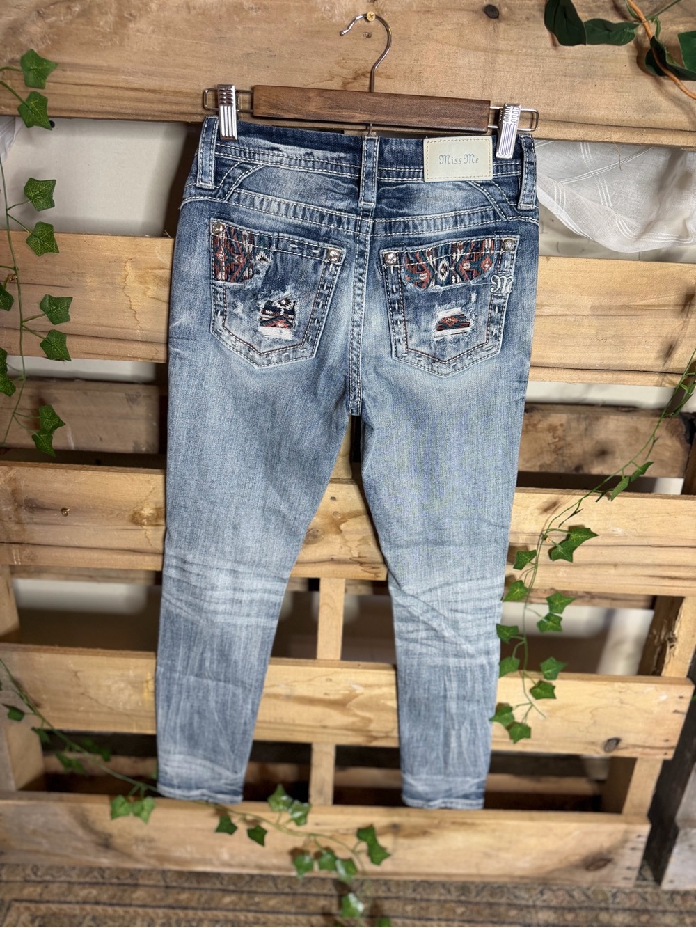 Miss Me Women's Light Blue Distressed Skinny Jeans with Embroidered Pockets - Picture 4 of 7